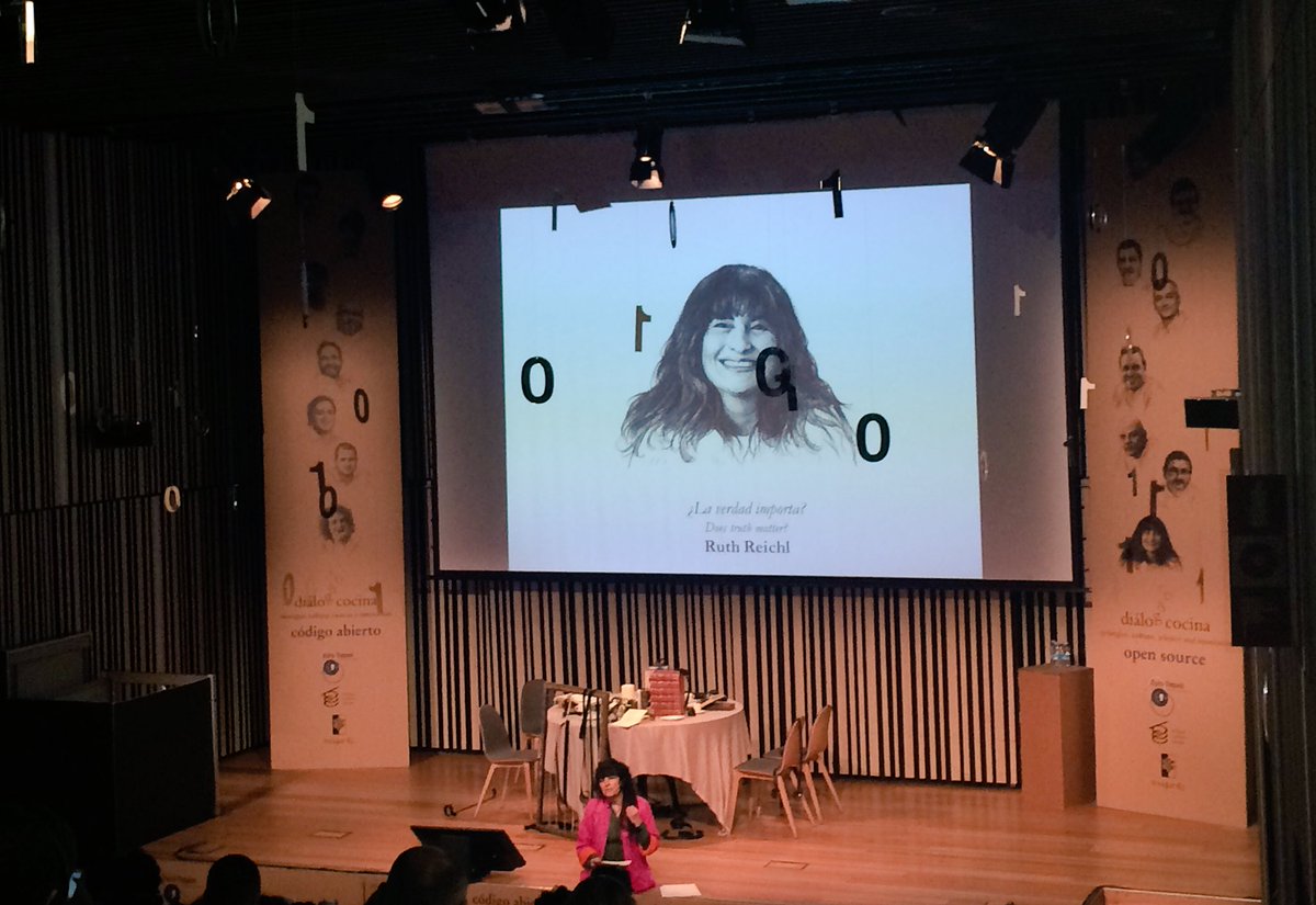 Mugaritz's tweet photo. "We are living in a post-truth society." @ruthreichl #Dialogos17 https://t.co/L0x2ykRHLZ