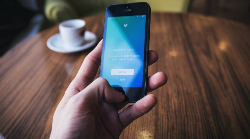 Ventafun's tweet photo. Twitter se plantea ocultar perfiles de usuarios potencialmente polémicos o abusivos - TreceBits - https://t.co/v99QPMuNzA https://t.co/o57aWQ0Ujd
