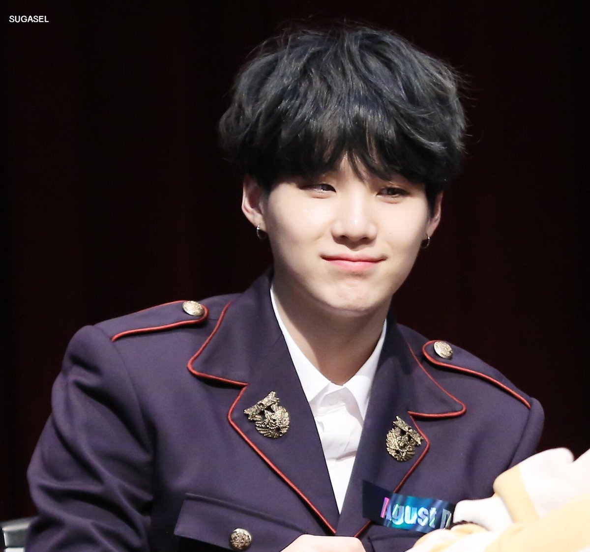 BTS___Indonesia's tweet photo. [HQ PIC] #SUGA #BTS @ Hongdae Fansign #윤기 #슈가 #방탄소년단 @BTS_twt 

Cr: SUGASEL 

#SugaSwag https://t.co/qOPgo7Qjma