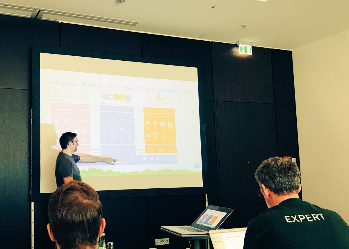 GaldoRobert's tweet photo. Heroku value proposition at the Cloud Elite Program @Zel2088 @_blue_infinity https://t.co/hzJerwnNat