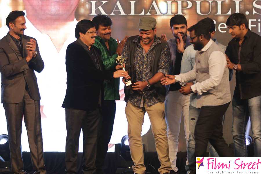 filmistreet's tweet photo. #10thEdisonAwards Photos Set 2 
https://t.co/xUNwcYhy7k
#EdisonAwards2017 @Bakkiyaraj_k @actorsathish @ActorSriman https://t.co/AvpmzDhdBB
