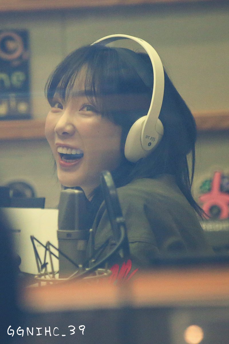 [PIC][14-03-2017]TaeYeon trở thành khách mời trên "KBS CoolFM Park Jiyoon's Gayo Plaza Radio" + Ghi hình cho chương trình "KBS Yoo Hee Yeol Sketchbook" vào hôm nay - Page 3 C63v32hVoAQrYfr