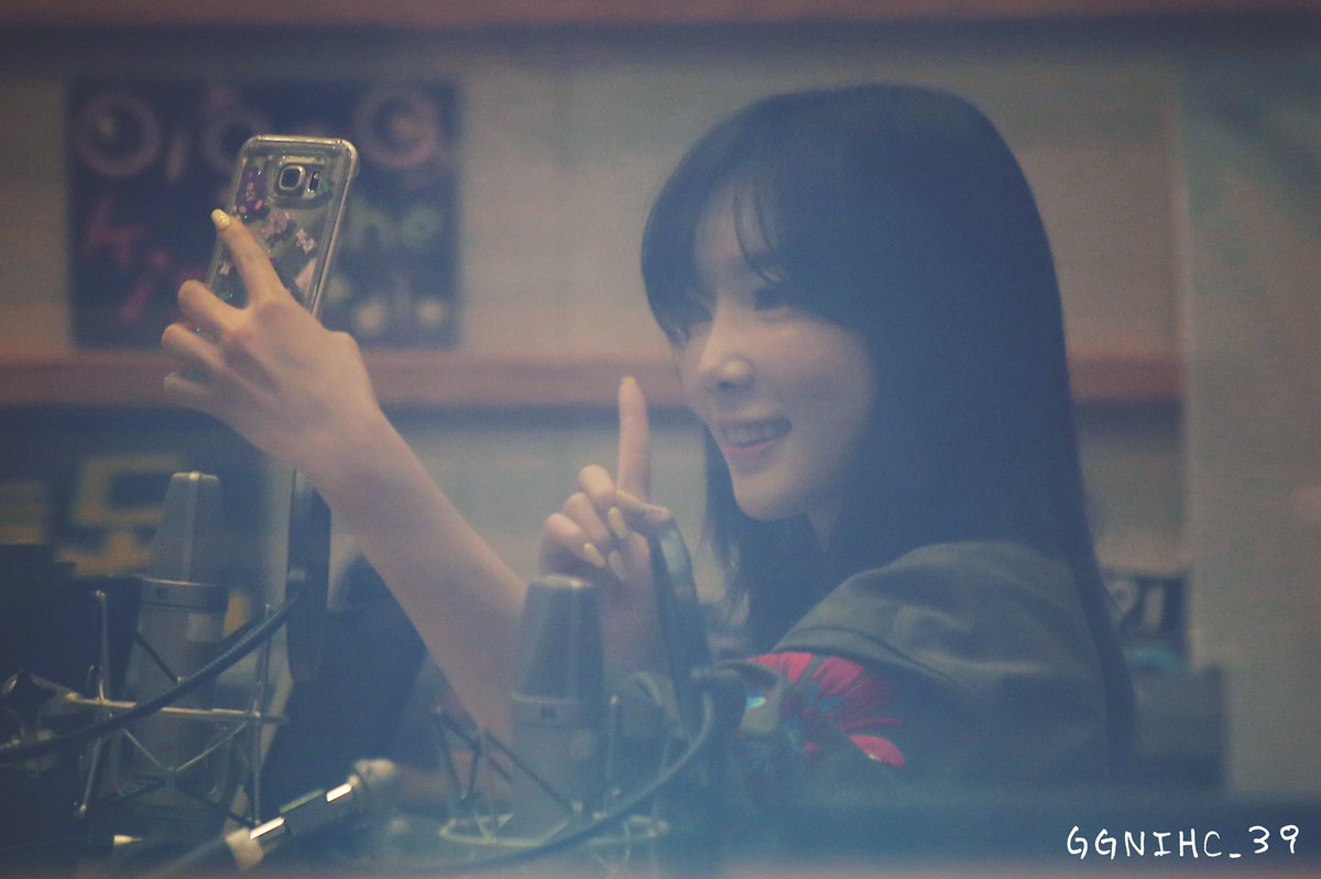 [PIC][14-03-2017]TaeYeon trở thành khách mời trên "KBS CoolFM Park Jiyoon's Gayo Plaza Radio" + Ghi hình cho chương trình "KBS Yoo Hee Yeol Sketchbook" vào hôm nay - Page 3 C63vqzMU8AAcc03