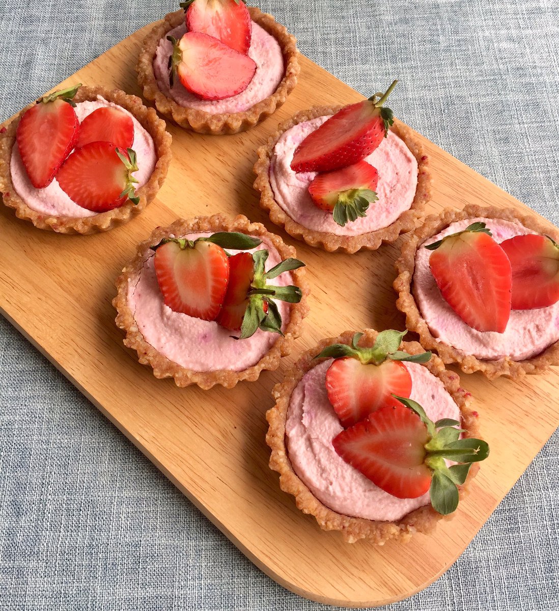 #rawvegan fermented cheesecake with strawberry #glutenfree #dairyfree #vegan #veganbristol #foodie #yummy Back to <a href="/HarbourMarket/">The Harbourside Market</a> on Sunday!