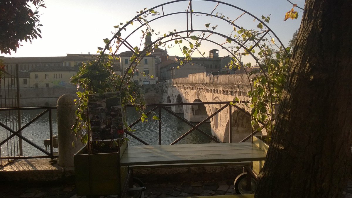 Guidopolis_RN's tweet photo. I nostri paesaggi italiani sono #SanLeo, il borgo S. Giuliano con il #ponteTiberio a #Rimini. #paesaggioitaliano #InEmiliaRomagna https://t.co/UicHWtli6c