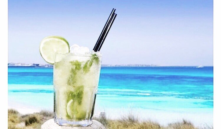 beats_bar_forme's tweet photo. • VI DIAMO UN BUON MOJITO PER VENIRCI A TROVARE QUEST'ESTATE! 
BEATS BAR FORMENTERA 🍹 👉🏻 FOLLOW THE BEATS THIS SUMMER ☀️ • 
#BB #BEATSBAR https://t.co/OxT8K4xpS2
