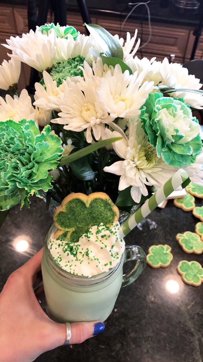 RydelLynch's tweet photo. GOOD MORNING! watch my new video to learn how to make THIS! 😱😍😋 #ShamrockShake https://t.co/1QWqR4QpSt https://t.co/m2Jhas7Ga3