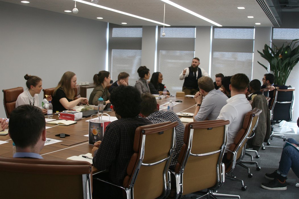 Colt_Technology's tweet photo. What does it mean to be a #challenger? How can you #innovate? Great workshop in the boardroom #BeDemanding https://t.co/krmLzgi3Y4