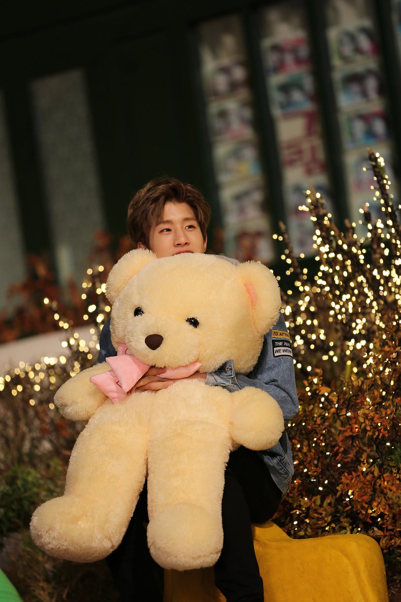 astropiccs's tweet photo. Happy birthday to our wonderful leader💖 #HappyJINJINDay @offclASTRO https://t.co/TnZIDGYYth