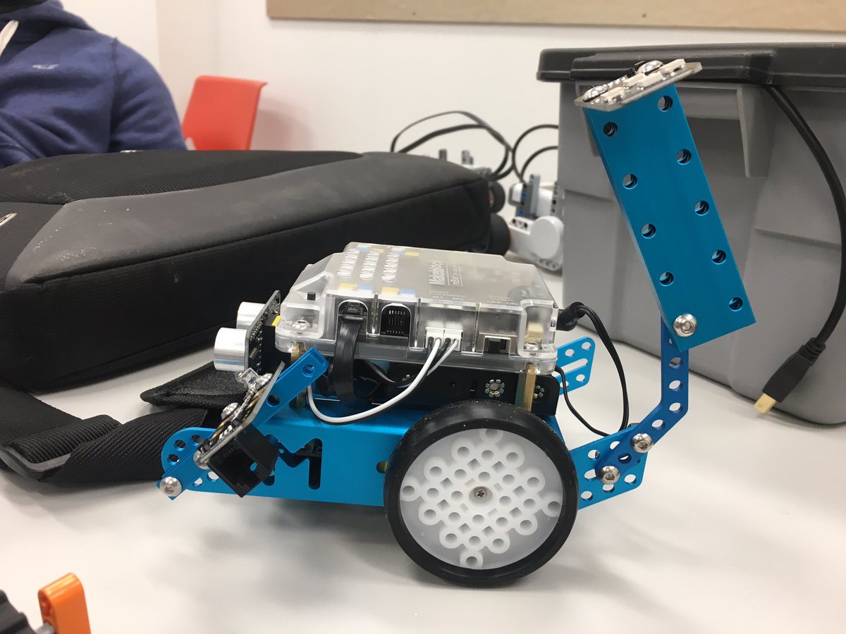 OfficialMrMoore's tweet photo. #BaltimoreSTEM is on the rise. We are breaking new ground to bring Robotics and Engineering to Baltimore youth.#supportSTEM https://t.co/2MZdN30RSk