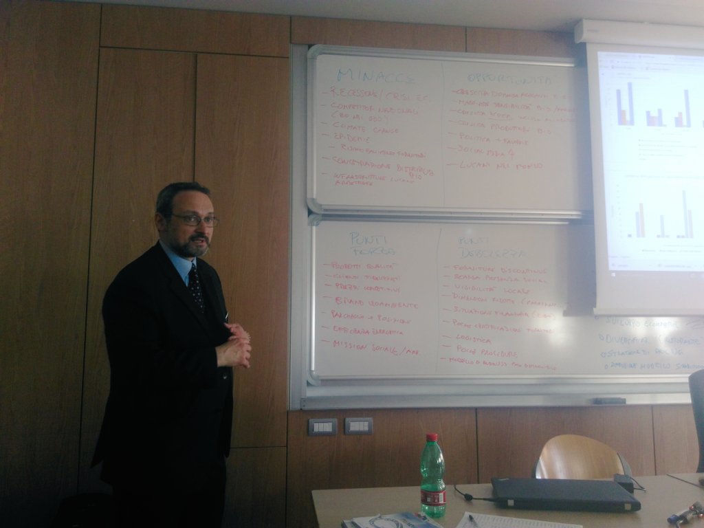 LegambienteLab's tweet image. Nel Dipartimento Business and Management della @UniLUISS si analizza il caso @ScamBioLoGiCo con gli studenti del corso di @robertodandi