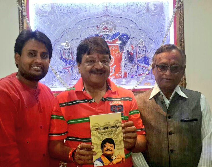 RajendraPal_BJP's tweet photo. जो झुकते है जिन्दगी में....
....वो बुजदिल नही होते
ये हुनर होता है उनका....
....आसमान को झुकाने का
#SunOf #Indore
@KailashOnline https://t.co/1MhiwktiGj