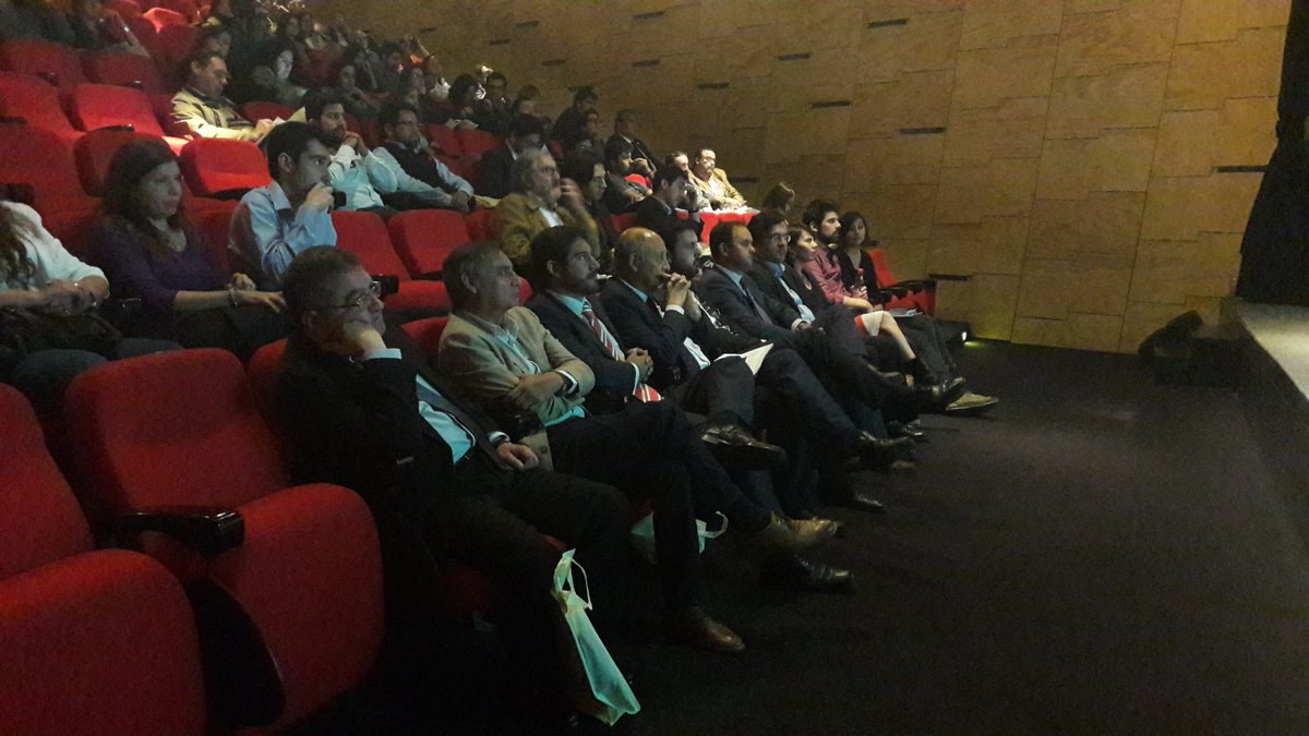Fedefruta's tweet photo. Intendente de Valparaíso Gabriel Aldoney muestra los avances en la implementación de la @EriValparaiso y la importancia de la innovación https://t.co/uyq1aAk5Zj