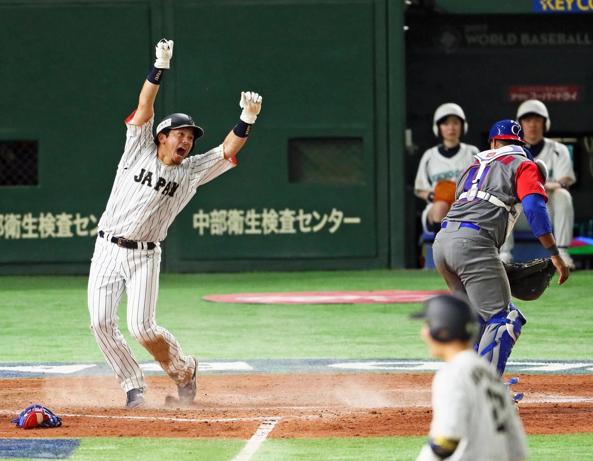 味方のタイムリーにはしゃぎすぎた結果ｗｗｗ電池が切れる松田ｗｗｗ