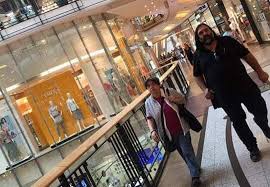 lazaroBaezJr's tweet photo. Que lindo es dar buenas noticias.
Encontraron a Baradel en Praga,creen que habría concurrido al recital del indio. https://t.co/DwF04gqHLh