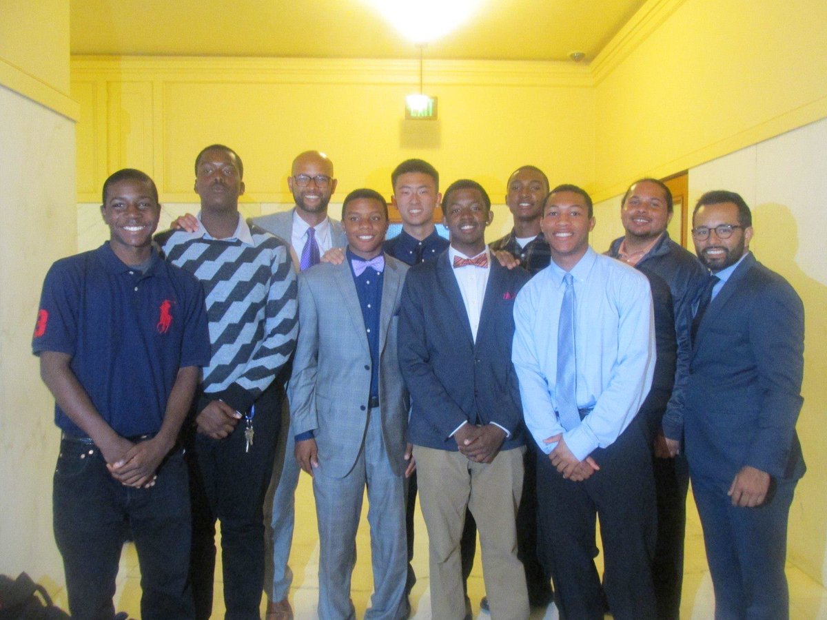 SFAchievers's tweet photo. Theo Miller has always been available to our Scholars. He's connected them with ~40 internship opportunities to-date. #givingack #rolemodel https://t.co/CxrbUSMllh