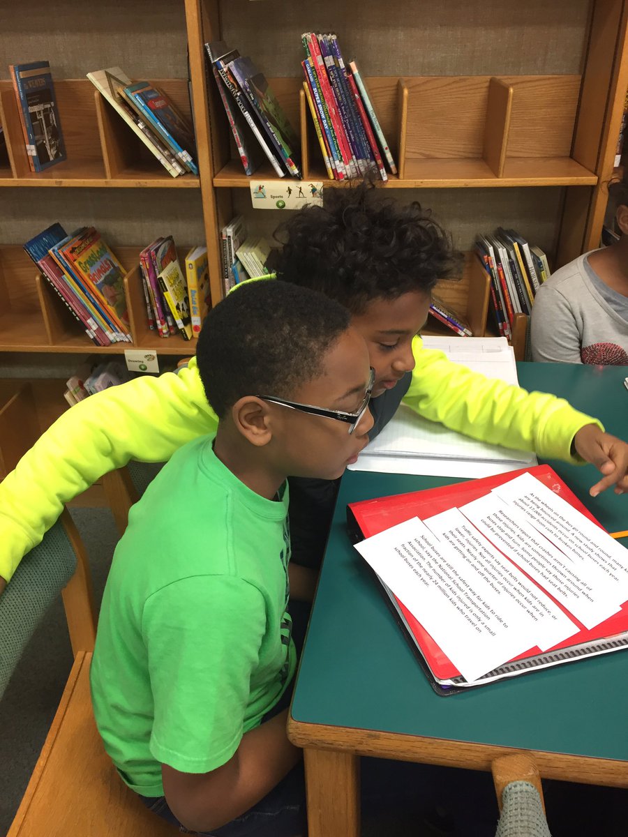 Modeling and teaching "body paragraph" writing with 4th and 5th. Vandalia ES combined and co-taught productive day! #ARCPD <a href="/AmericanReading/">American Reading</a>