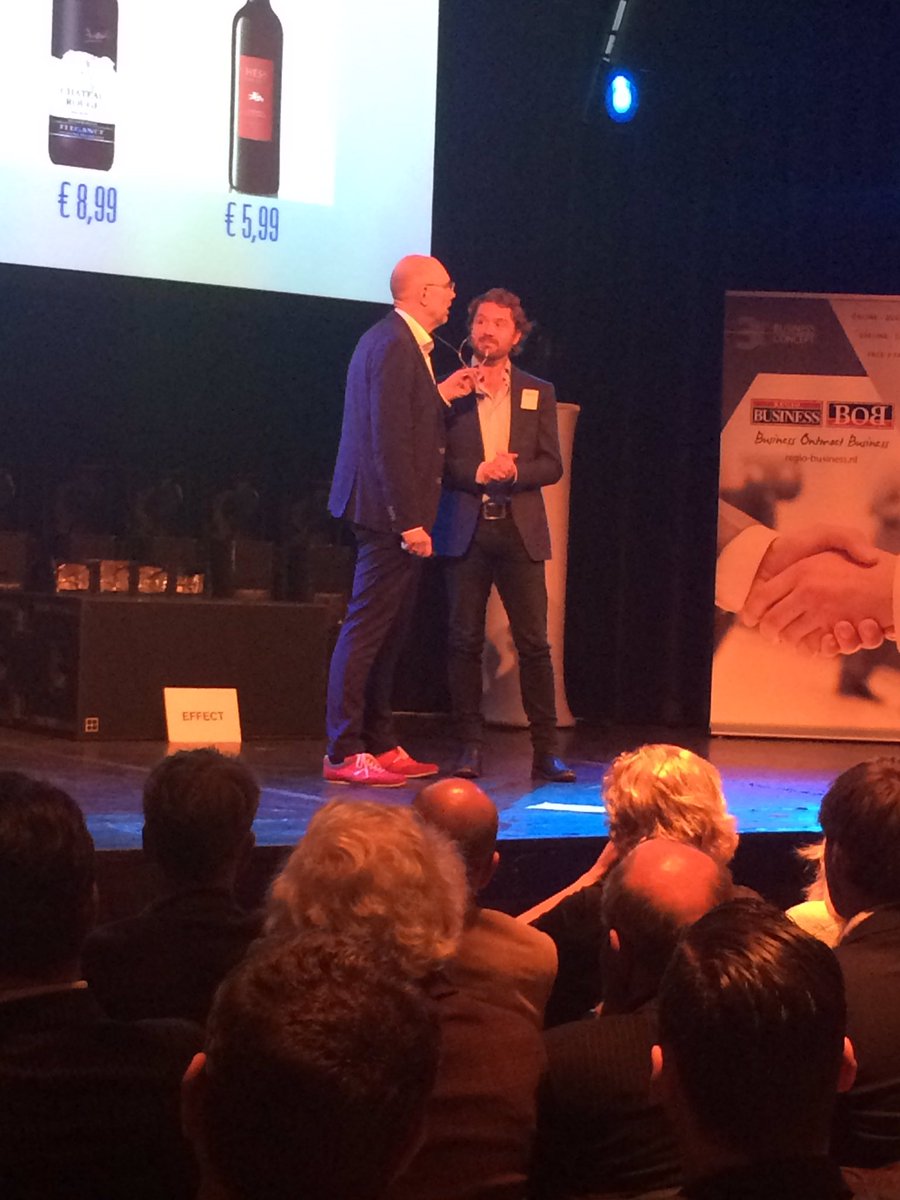 RegioBusiness's tweet photo. Tijdens de #BOBMasterclass gaat @Marjozef van @JumpXLOwijk de uitdaging van @George_Parker aan om zijn marketing te herkaderen https://t.co/P2Hd83gUQY