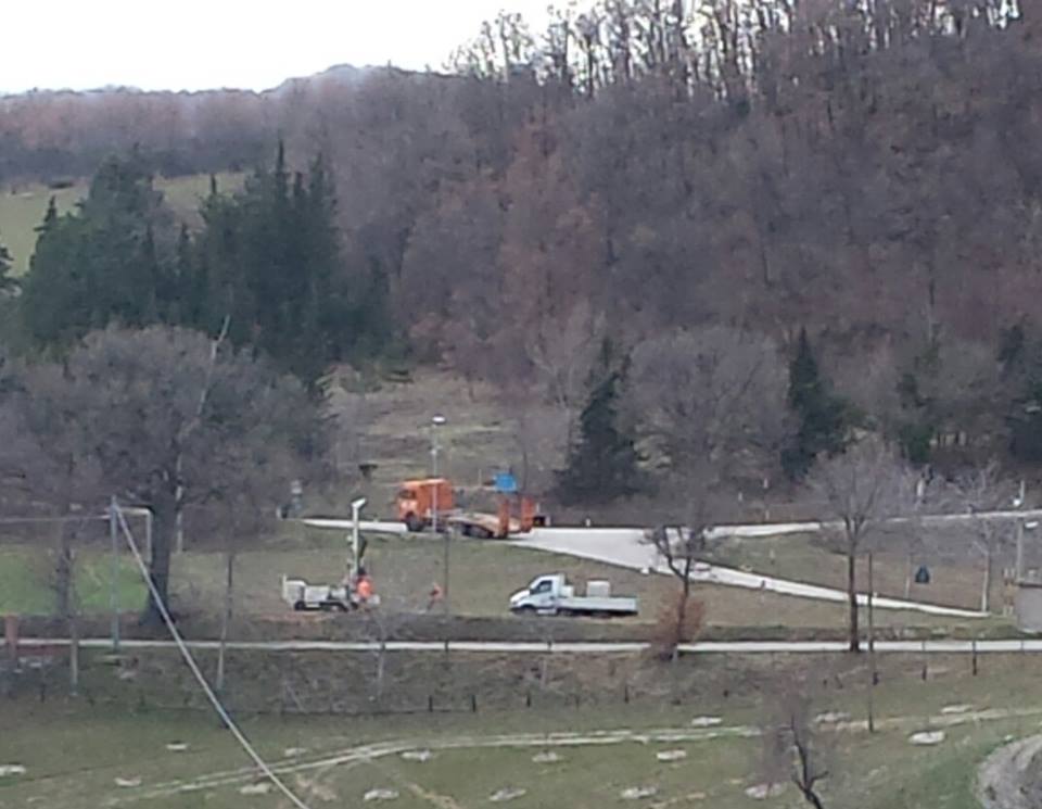 Fiastra è tra i primi comuni del cratere ad aver cominciato i lavori per l'installazione delle SAE e dei moduli per le attività commerciali!