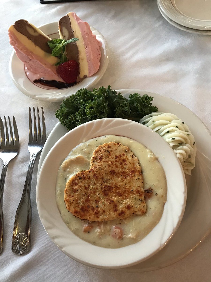 SpringhurstHC's tweet photo. Keeping with the Pie Theme for lunch, with chicken pot pie and banana split pie! YUM! #TrilogyPiDay @cyberchef67 https://t.co/3DEpfp1I3Z