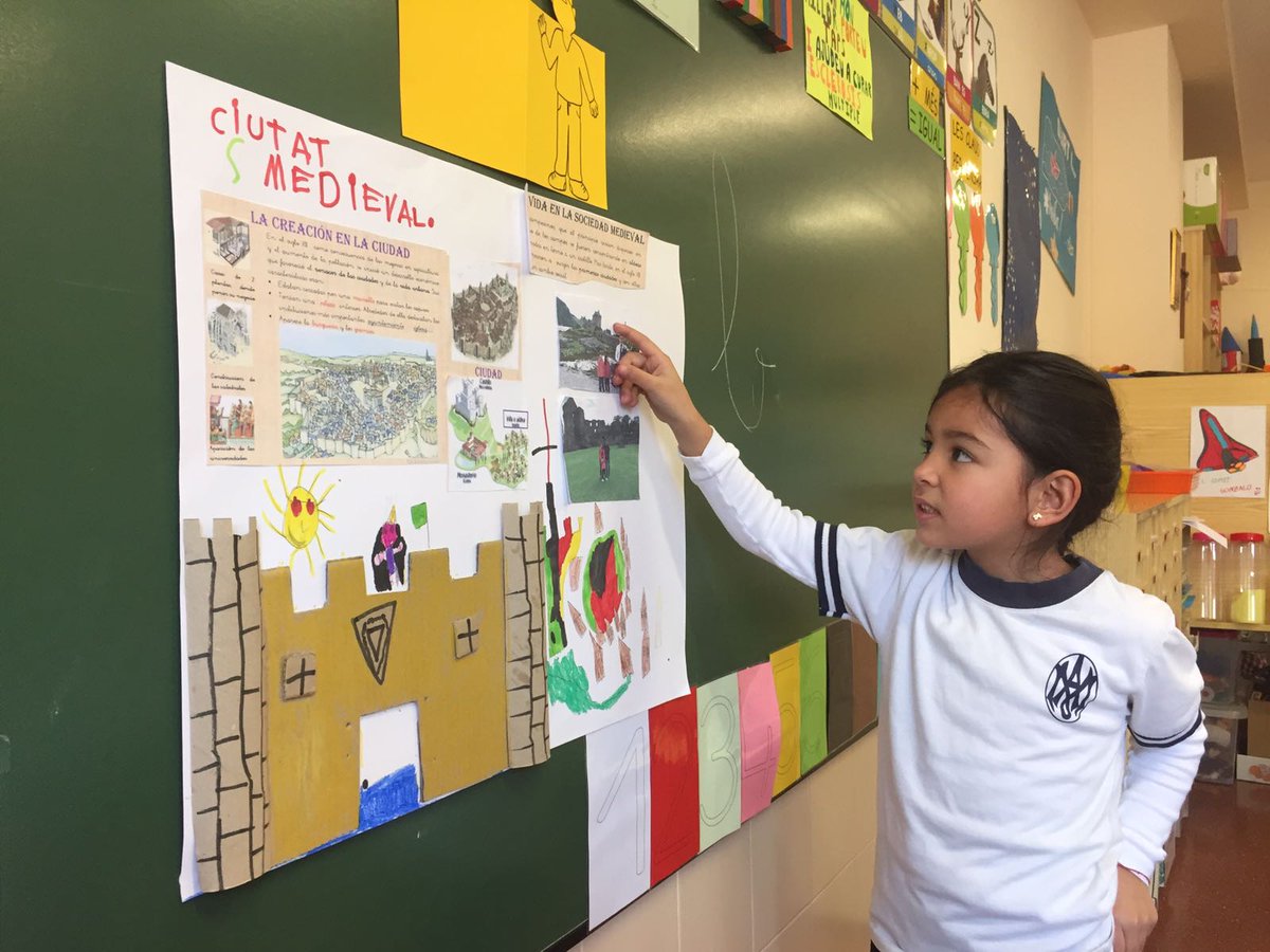 MMCCBCN's tweet photo. La Valeria ens explica com eren les ciutats #projectemedieval #P5 https://t.co/2ZoOflAomj