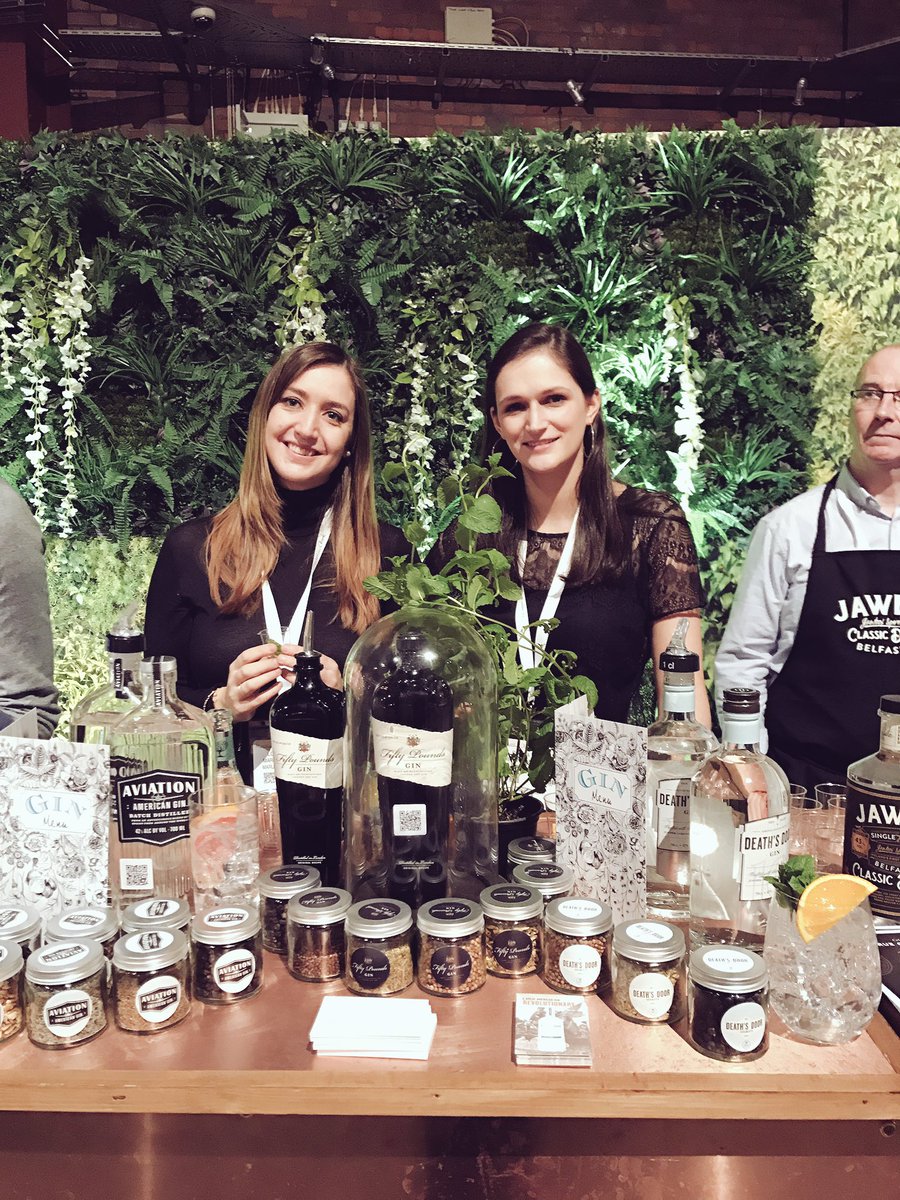 mbevjoe's tweet photo. @deathsdoor @FiftypoundsVal @AviationGin and two lovely ladies #uncovermore with @MatthewClarkLtd https://t.co/0QO71GSlxd