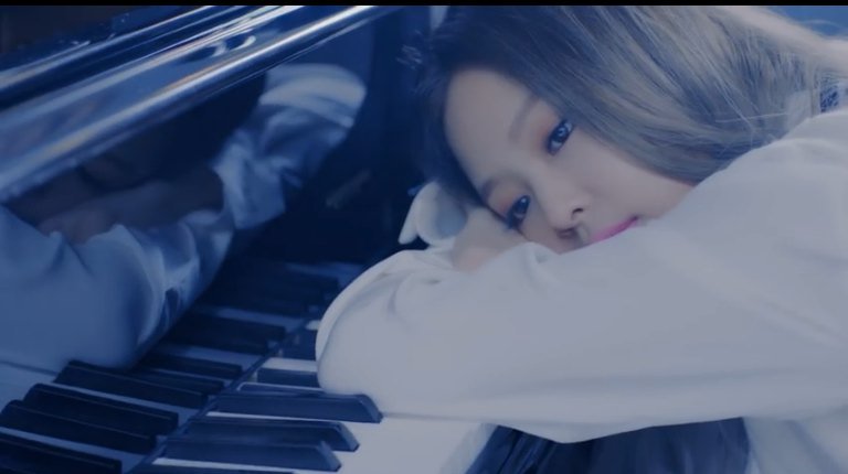 JENNIE THAILAND ♡ tweet media