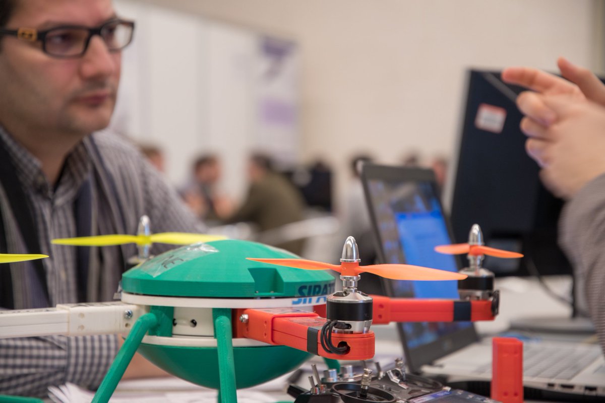 intesasanpaolo's tweet image. Il #Techshareday 2017 è quasi al termine. Grazie a tutti i partecipanti di questa giornata @PoliTonews @TIM_official group.intesasanpaolo.com/scriptIsir0/si…