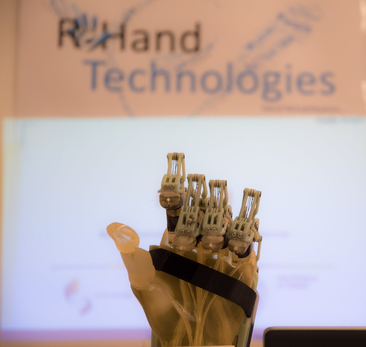 intesasanpaolo's tweet image. Il #Techshareday 2017 è quasi al termine. Grazie a tutti i partecipanti di questa giornata @PoliTonews @TIM_official group.intesasanpaolo.com/scriptIsir0/si…