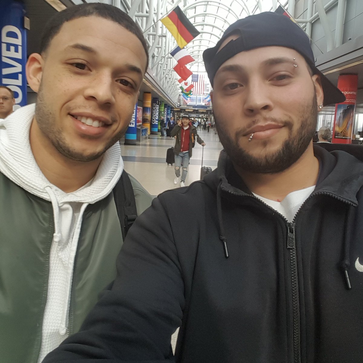 YSDaPlug's tweet photo. Just ran into the bro @RolandBuckIII from #chicagomed he extra cool fr... #rolandbuckiii #YSDaPlug https://t.co/reKM1RknLr