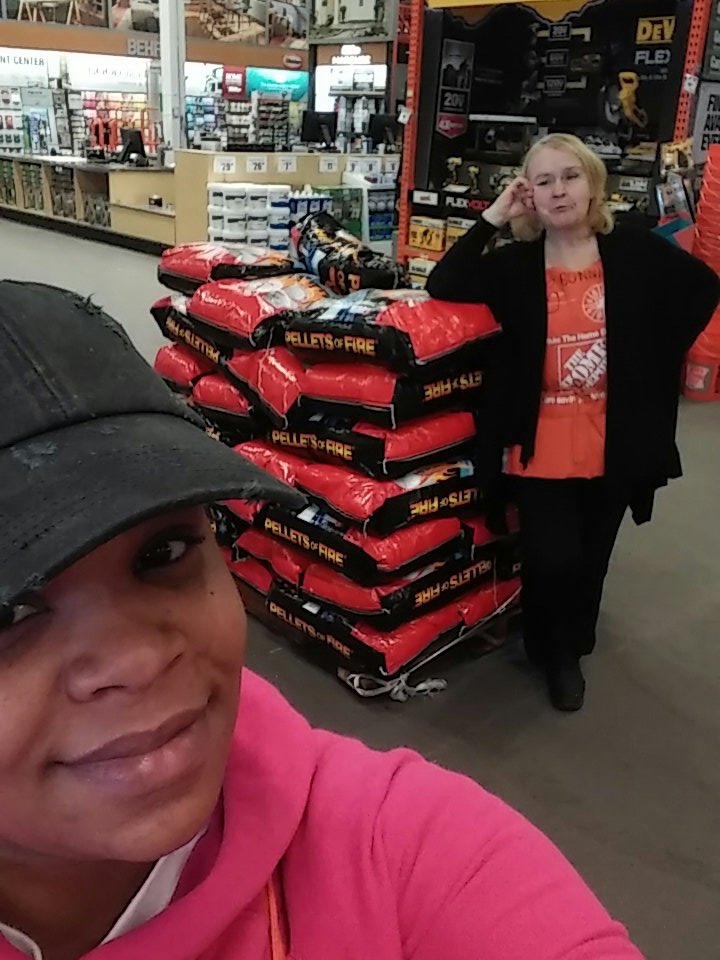 BosslaydeeB's tweet photo. Sleet,ice, snow head quarters! #d90 #CreditChasers #1249 @tykeisha123 @Jimzimmer4James @leosantiago0 https://t.co/9mwEliZOzE