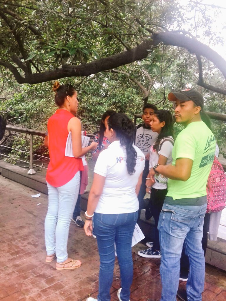 ABA_EC's tweet photo. Continuamos con las brigadas difundiendo a los estudiantes el Plan #todaunavida #Universidad https://t.co/4DPHBUmqfd