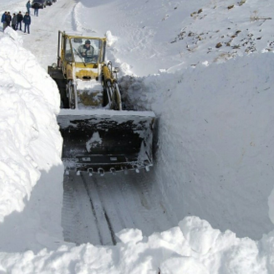 conner_ward06's tweet image. Winter break vs. Spring break 2016-2017 school year.