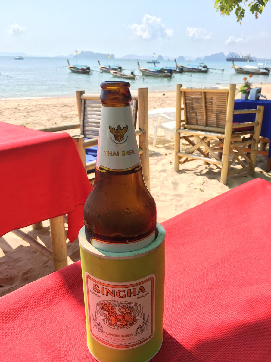 MatVay94's tweet photo. Pas de vacances en #thailand sans ma #singha  #paradise https://t.co/6vjNIFdQKM