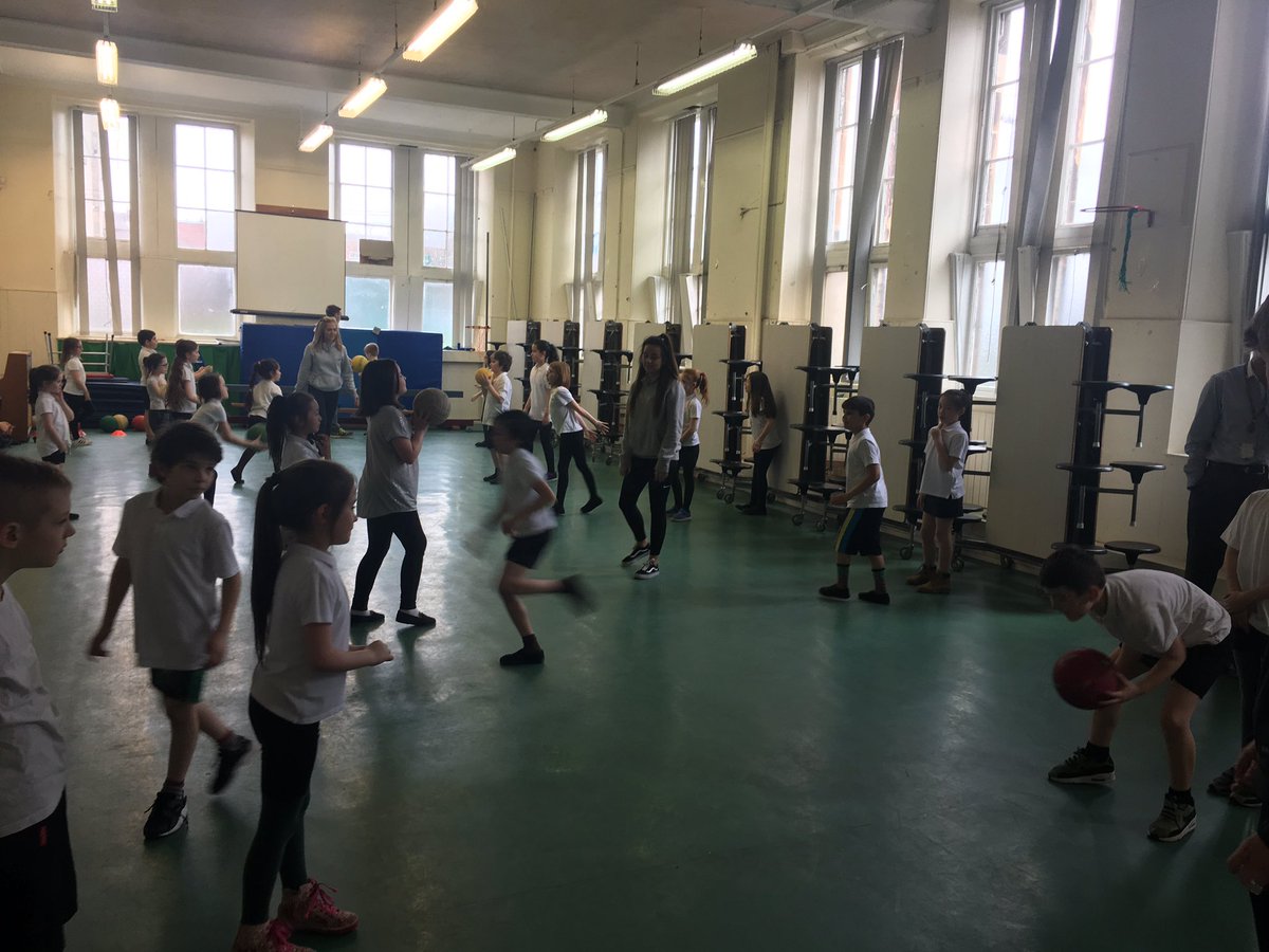 L3Leanne's tweet photo. @StDenis_Primary @PEPASSGlasgow @GlasgowNetball students well under way delivering netball #chestpass #wshape https://t.co/DIf4bVPCvE