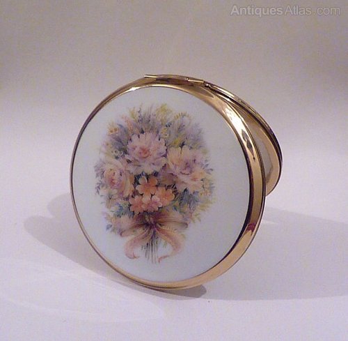 antiques_atlas's tweet photo. 🌹 Antiques Atlas for unique Mothers Day Gifts https://t.co/OQWuFtATQt  #MothersDay https://t.co/8sCa8wcI9s