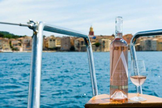 St Tropez's best kept secret! 2016 Mult iaward Angelvin Rose is simply stunning. Why wait 4 the sun 4 a Rose moment johnhwines.co.uk/shop/?item=ang…