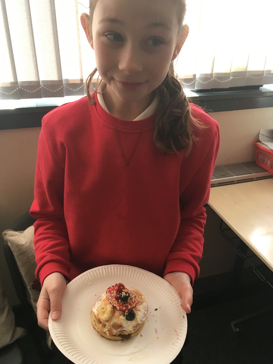 CarlibarPS's tweet photo. Primary 6 enjoying their class of the month treat #Februaryclassofthemonth #pancakes #stack #chocolate #healthyclass #fullup https://t.co/QGzonfU3bV