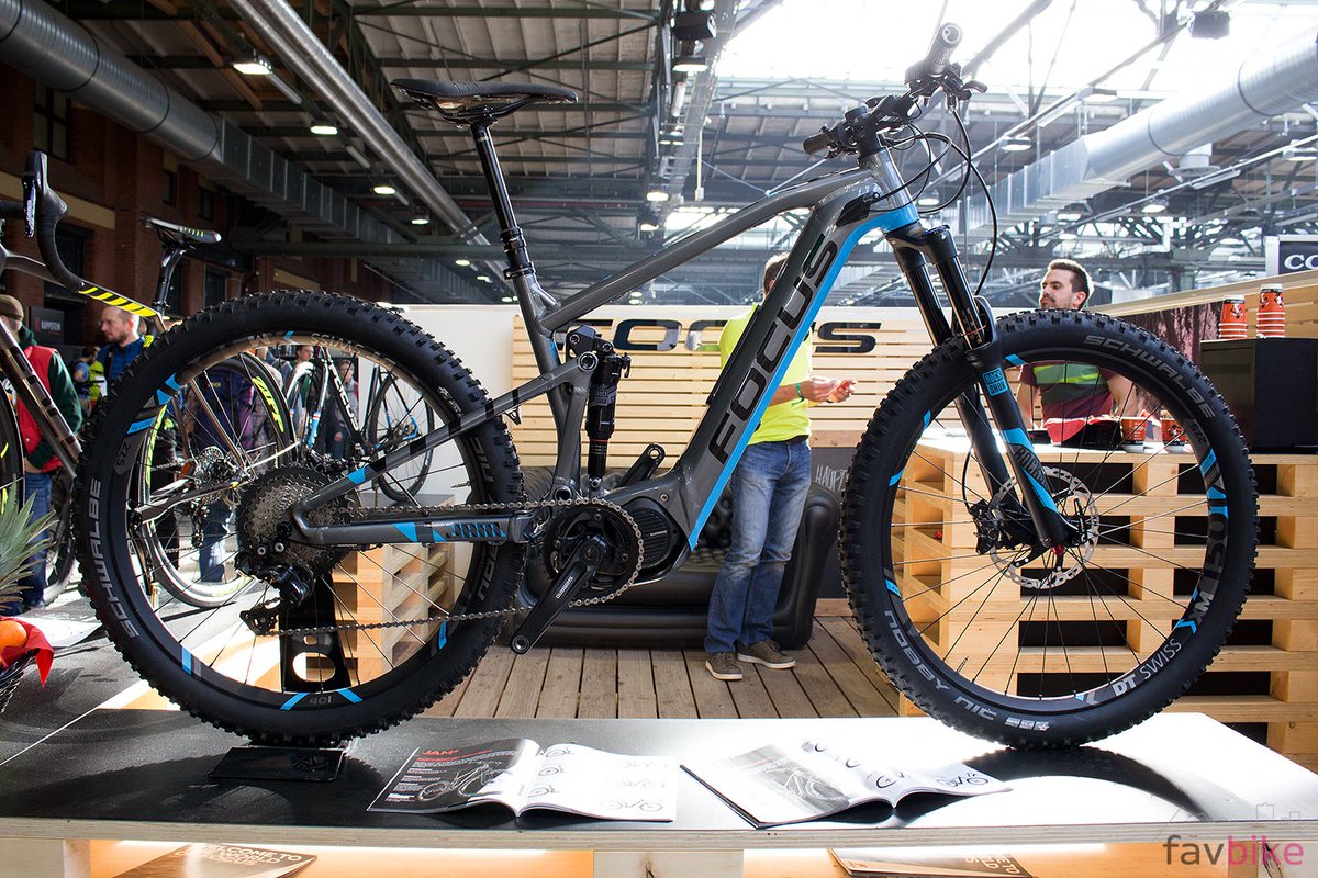 favbike_mag's tweet photo. Nice #efully concept from @FOCUS_Bikes with a modular battery! Read more about the #Jam²: https://t.co/ZF3K4GZ4a0 | #emtb #ebike #pedelec https://t.co/7MEeRLDwzM