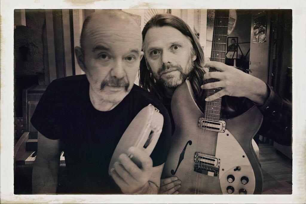 Ulf Risnes (Tre Små Kinesere) og Øyvind Holm (Sugarfoot) teamer opp for en musikalsk hylle… ift.tt/2mHTbWC