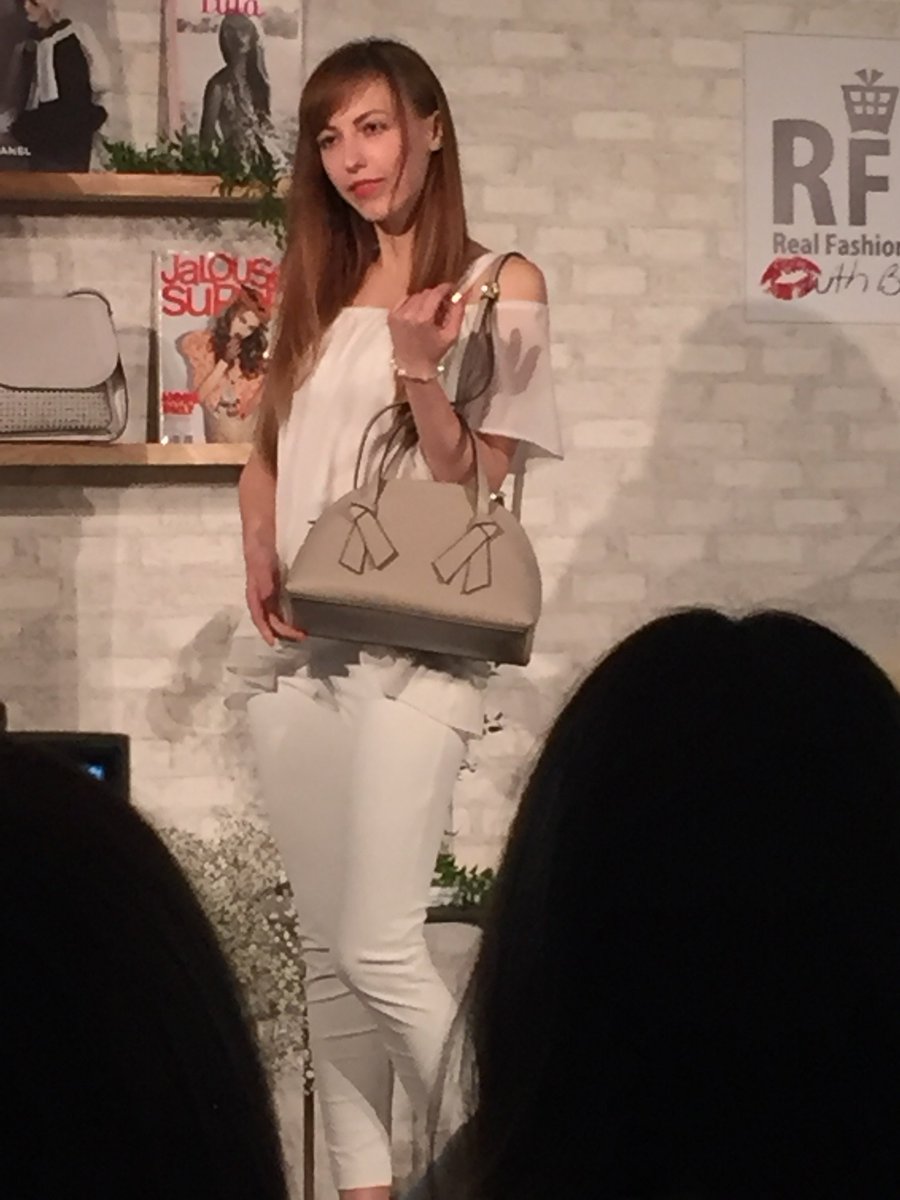 nanasyy's tweet photo. #RFF2 #キュリビスキュイ #ootd
モデルさんが持ってる感じ。 https://t.co/qV2jyGqYxA
