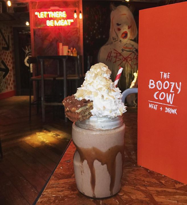 #edinburgh BC coming at you with a Daim Cake Shake! 🍦💰  Enter #takeashake🍼 to be in with a chance of winning a months worth of milkshakes!!