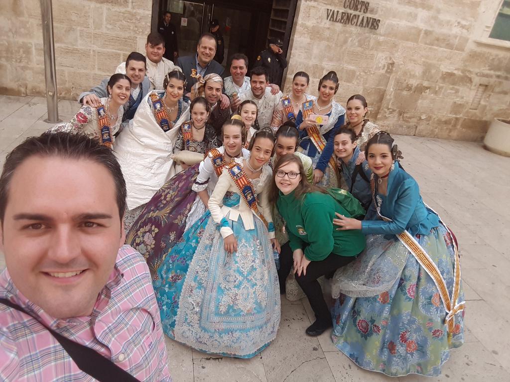pasegut's tweet photo. Hui tocava visita a @cortsval amb les nostres falleres majors i les seues corts. Ens ho hem passat be!
@annatpons @sareta_alnov @MayteMayteb https://t.co/7uzy9XlWig