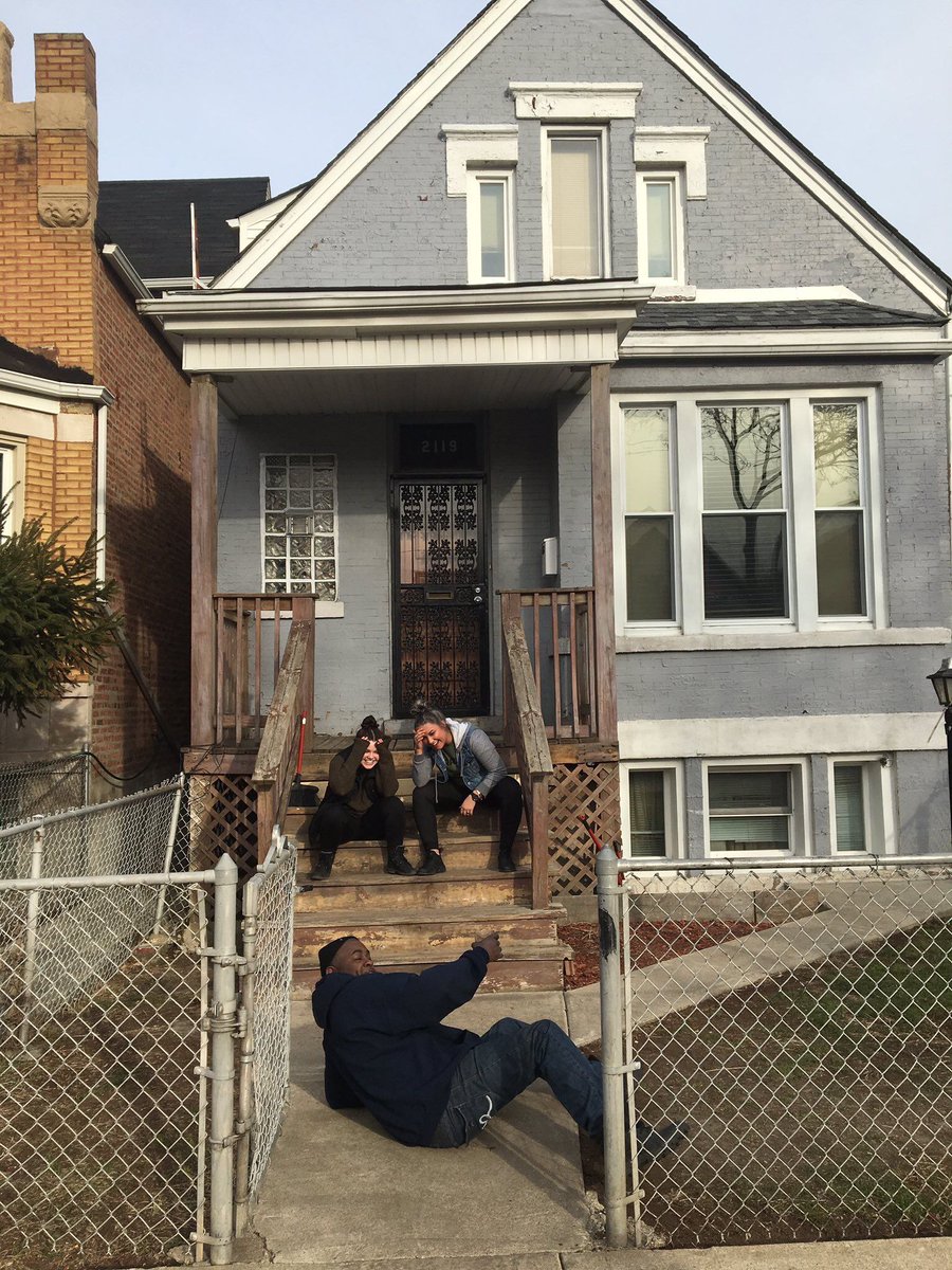 chatgentil's tweet photo. Quand tu trouves la maison de Shameless, que tu veux prendre quelques photos et que le vrai propriétaire sort pour participer. 😂👍 https://t.co/prpqJN1Lgy