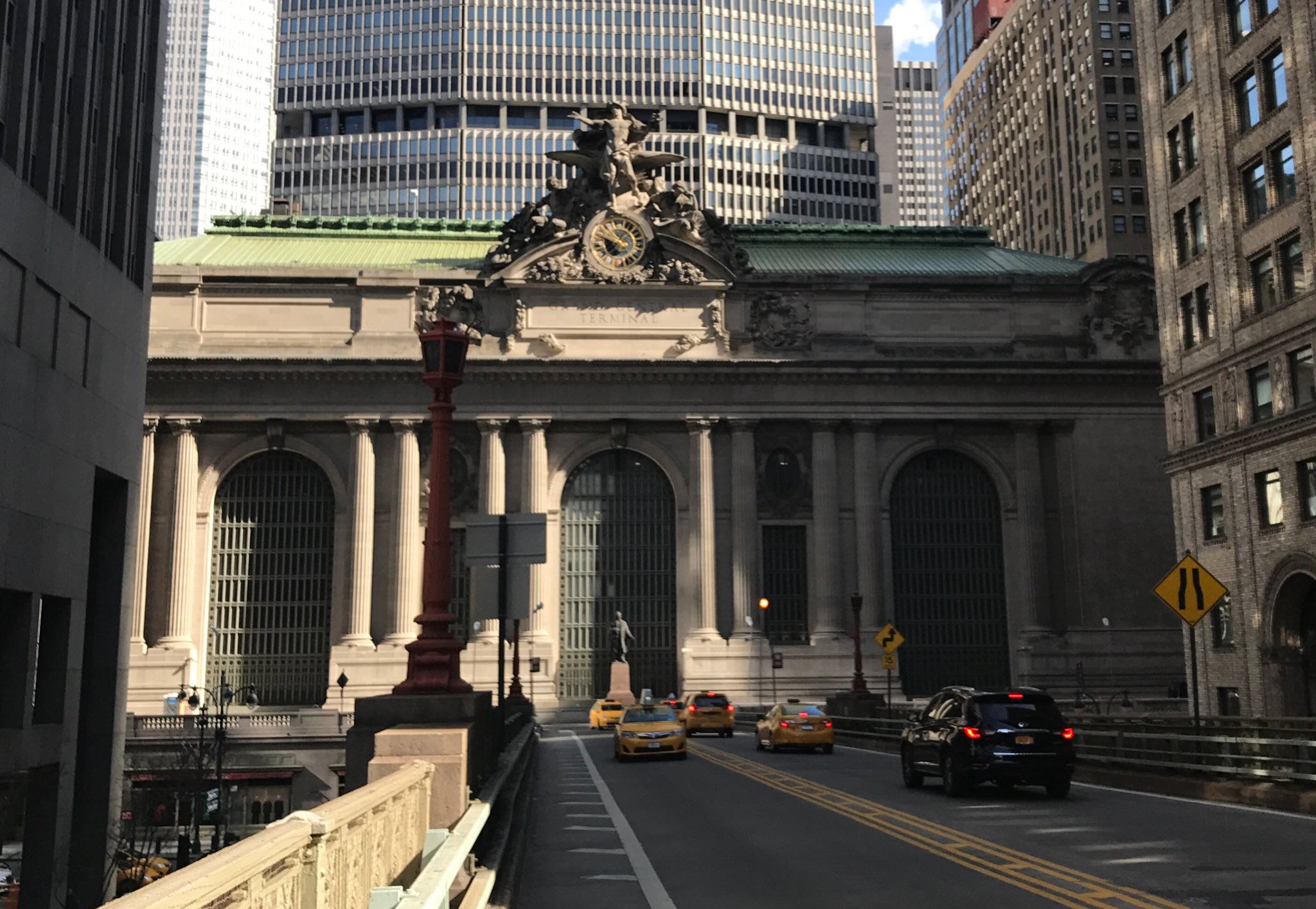 匿名マン 匿ny旅 有名なグランドセントラル駅 背後にはスタークタワー のちのアベンジャーズタワー ではなくメットライフビル それでもマンハッタンの中ではおそらく最も Mcu を感じられる場所 T Co Shtgfb3p96 Twitter