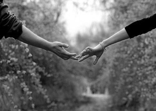 상대방을 판단하는데 가장 큰 기준이 되는 것은 아이러니하게도 상대방이 아니라 그날의 나의 기분, 나의 취향, 나의 상황, 바로 '나' 이다. 그러므로 특별한 이유 없이 누군가가 미워졌다면 자신을 의심하라.[달팽이 안에 달/김은주]