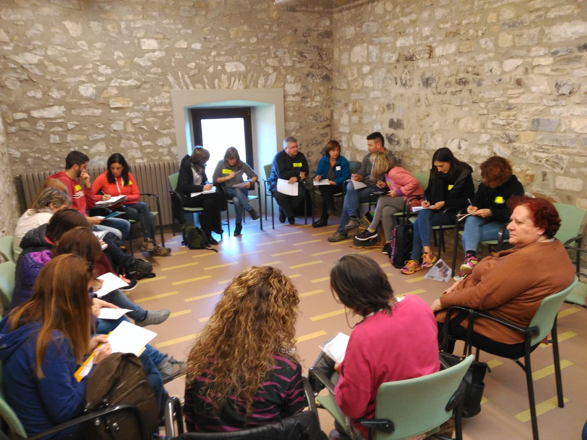 LaSalleManlleu's tweet photo. Avui una representació de professors i alumnes participem al Fòrum d'Escoles Verdes d'Osona al Castell de Montesquiu #escolesverdes https://t.co/2AkT1oSoc9