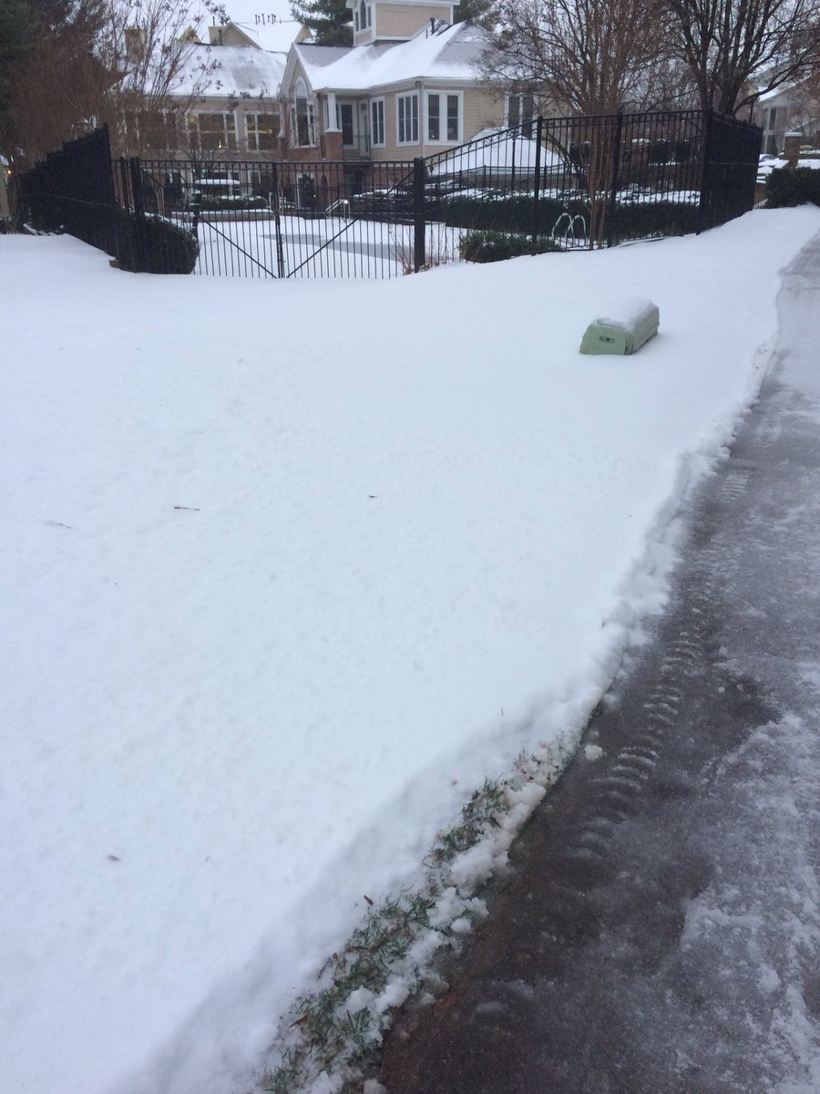 JoshMossChess's tweet photo. Well hello! Good morning to you, too, March 14th. Check out this #snowprise https://t.co/4ZkjLf344B