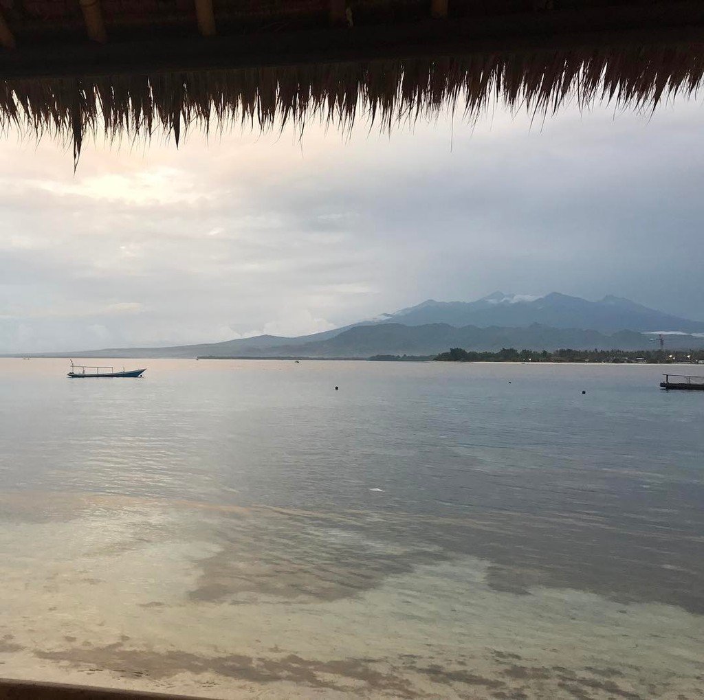 kiwisflythecoop's tweet photo. The changing views of Gili Air have been amazing #giliair #travel #over50travel #byenz https://t.co/8DXgkv1A72 https://t.co/jBZsA87NZm