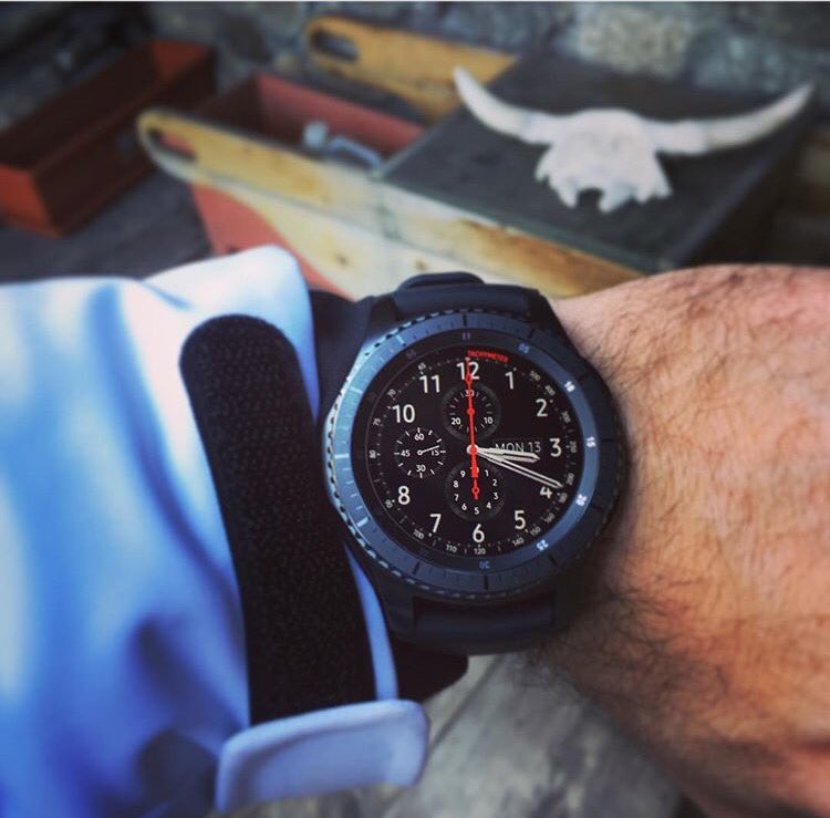 paolopiva's tweet photo. Fantastico il @SamsungItalia #GearS3Frontier...oggi testato a @Livigno sugli #sci al @MercedesBenz_IT #4MaticTour. #neve #ski #samsung https://t.co/82429WqsnE